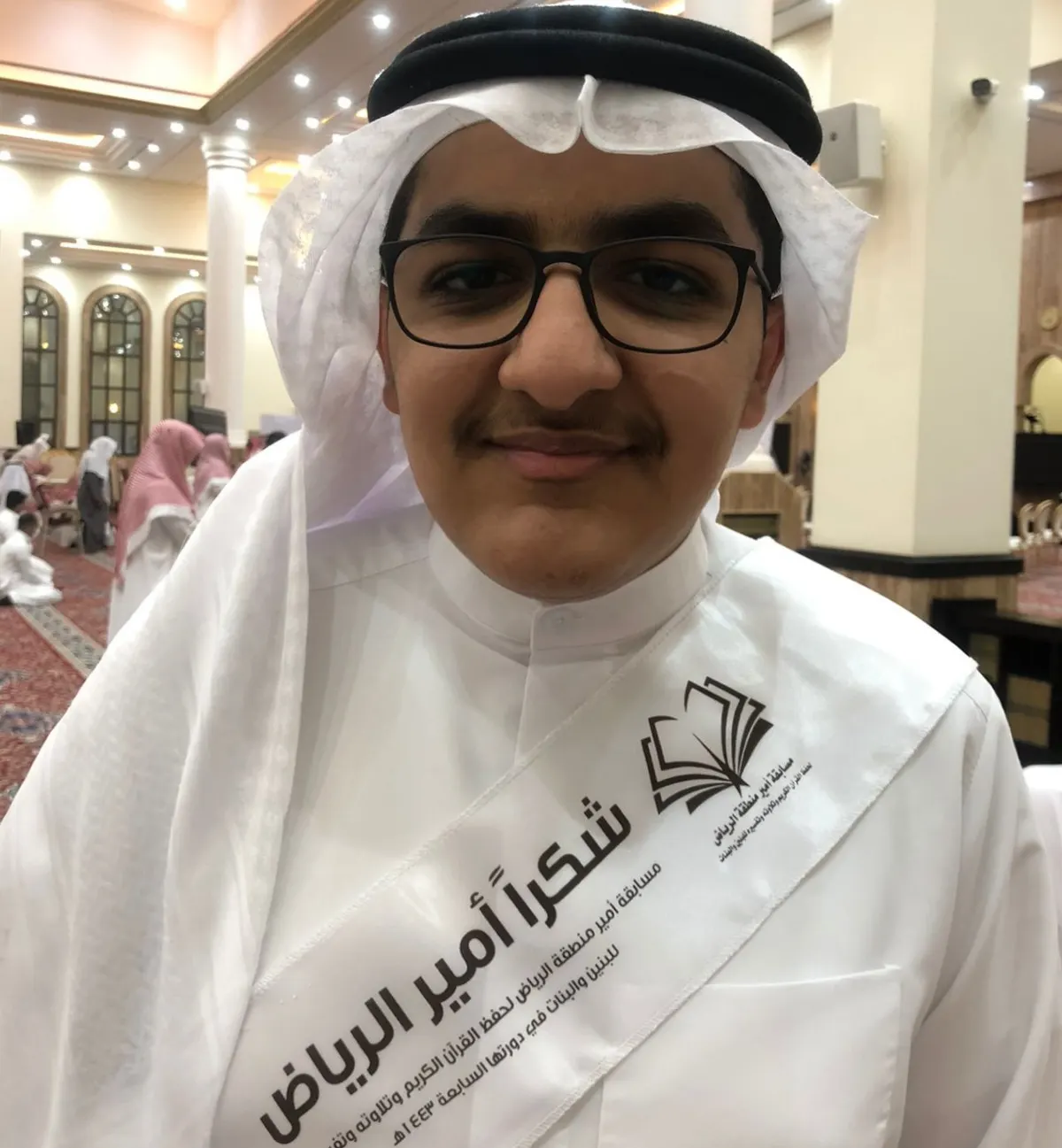 من صفوى.. لفوزه بالمركز الأول في مسابقة أمير منطقة الرياض.. خيرية تحفيظ القرآن الكريم بالدوادمي تكرم «سجاد المادح»