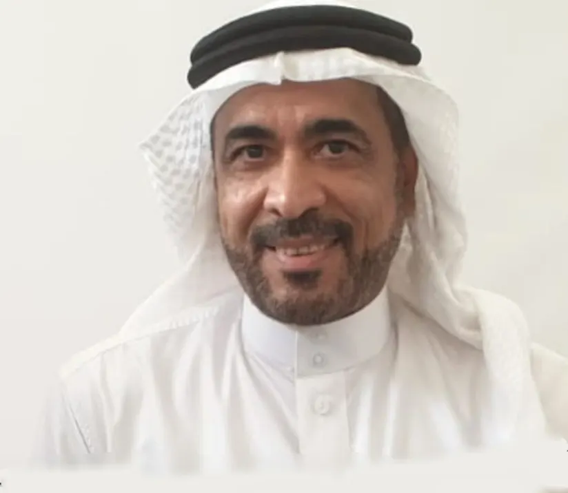من القطيف.. بعد مسيرة عطاء 27 عامًا.. ابتدائية ابن خلدون تكرّم المعلم «سعيد آل سبع»