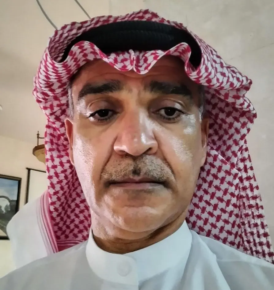 من سنابس.. بمناسبة تقاعده بعد مسيرة عطاء 32 عامًا في السلك التعليمي.. عائلة آل طلاق تحتفي بابنها «محمد آل طلاق»
