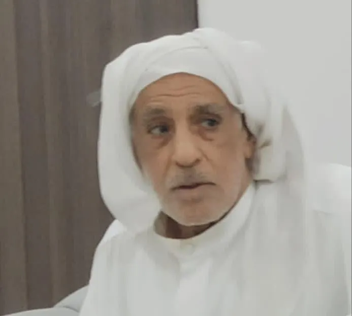 من سنابس.. الحاج حسن آل عمران على السرير الأبيض