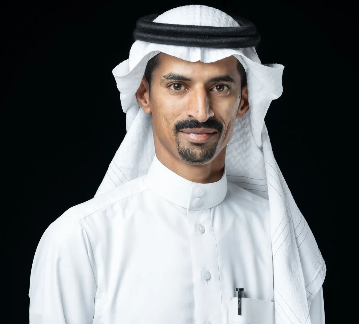 من الجارودية.. بعد عشر سنوات في صحبة الكاميرا.. فيصل هجول يصدر «من طيور السعودية».. أطّر 269 نوعًا بينها 170 في القطيف