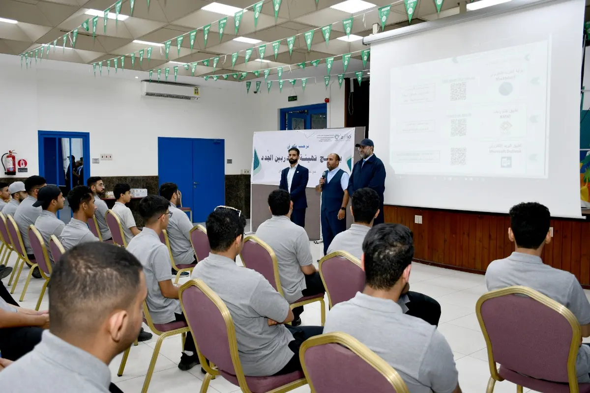 خلال زيارة تفقدية لـ تقنية القطيف.. مدير التدريب التقني والمهني بالشرقية يلتقي المستجدين