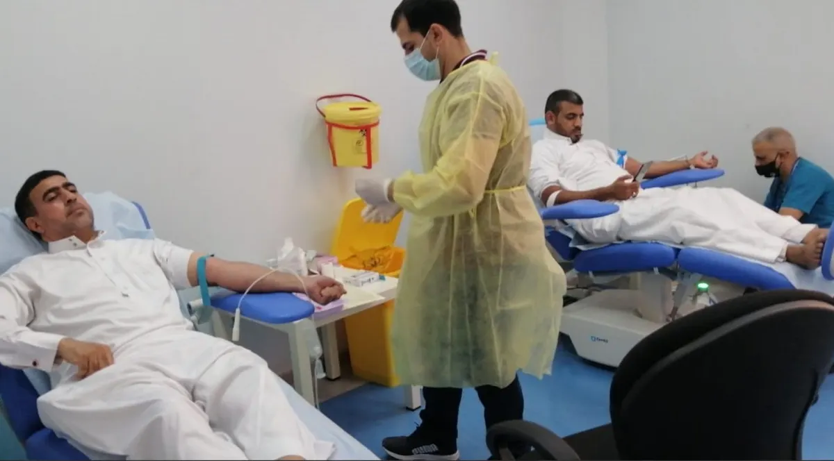 في أول إثنين من إطلاقها بالعوامية.. 55 متبرعًا بالدم في حملة الوفاء لـ«حسن الفرج».. وأهالي القطيف يدعمون المبادرة
