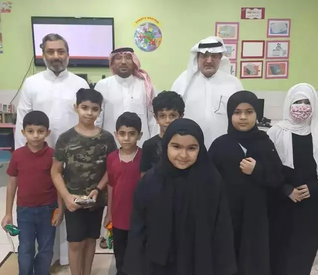 في صفوى.. خيرية الصفا تدرب الأطفال على استخدام البوربوينت