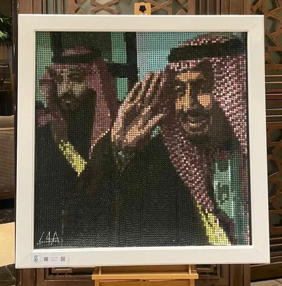 من صفوى.. في لوحة لخادم الحرمين وولي العهد اقتطعت من وقتها 19 شهرًا.. جود الكاظم تحيي الوطن بـ10 آلاف زر