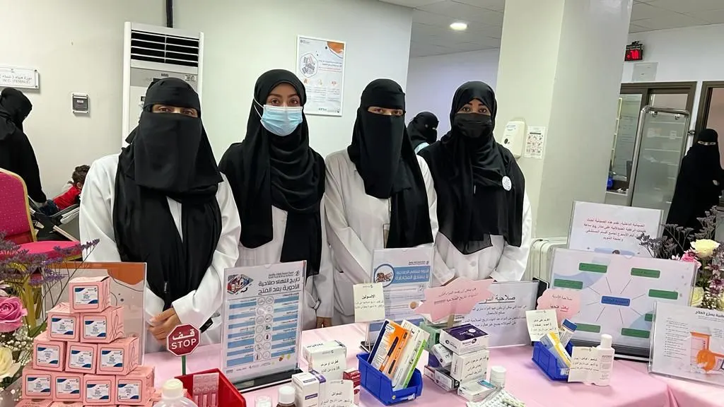 معرفًا بخدماتها وطرق استخدام الدواء وحفظه.. مركزي القطيف يحتفي باليوم العالمي للصيدلة