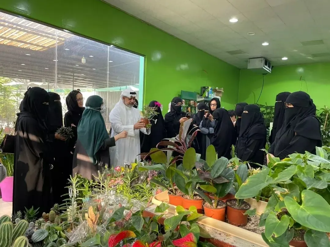 في رحلة خضراء بالقطيف.. المهندس أحمد الفرج يكشف أسرار زراعة نباتات الزينة المنزلية لـ سيدات العطاء