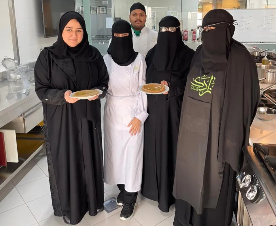 لـ إبرازهن في توثيق الطبخ الشعبي.. طاهيات سيهات ينهين دورة تدريبية في «زادك»