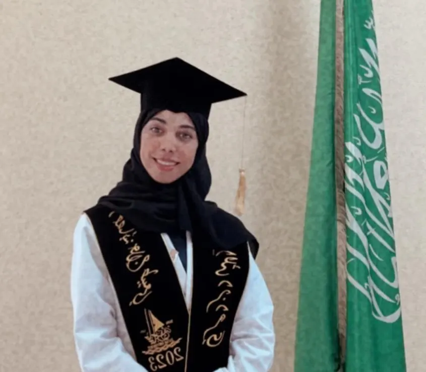 من العوامية.. مع مرتبة الشرف.. جامعة جازان تمنح «نور الزاهري» البكالوريوس في العلاج الطبيعي