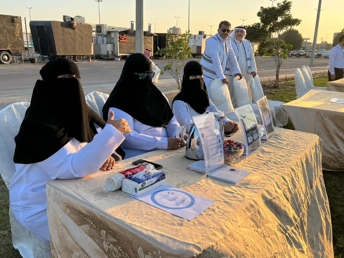 على الواجهة البحرية بالمجيدية.. بأركان تثقيفية ومطويات ومجسمات.. البلدية وشبكة القطيف الصحية تحاربان داء السكري