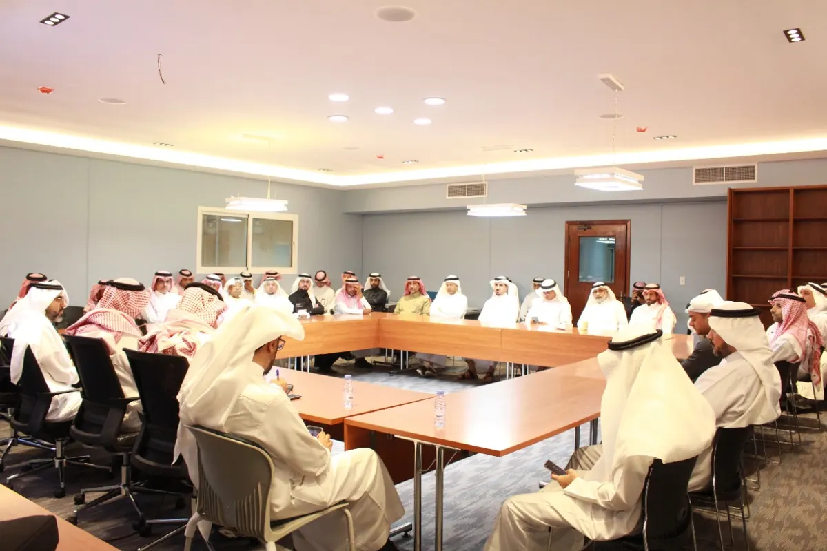 تعليم القطيف يبحث مع مدراء المدارس سبل تطوير العملية التعليمية وتحقيق البيئة الجاذبة