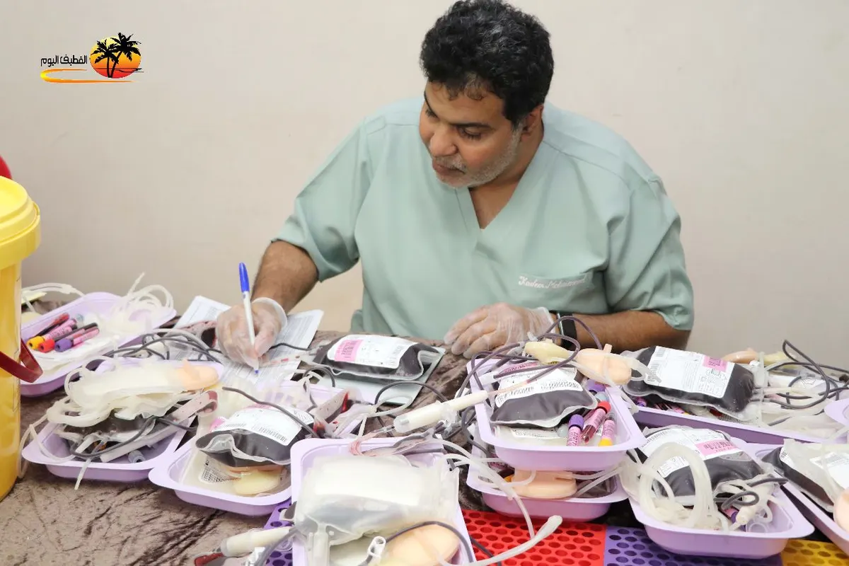 في يومها الأول بصفوى.. 75 من بين 84 راغبًا يدعمون «عطاؤك حياة 5» بدمهم
