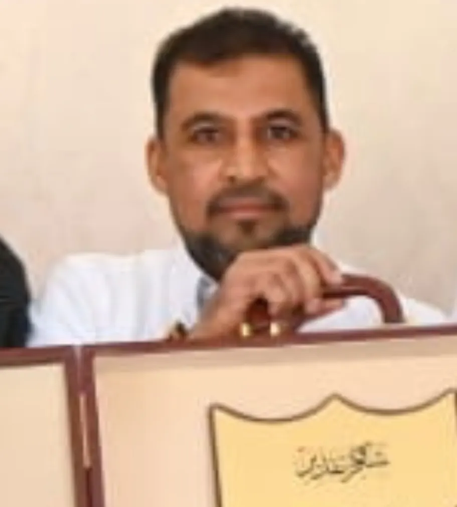 من البحاري.. بمناسبة تقاعده.. منسوبو مدرسة عبد الله بن جعفر يحتفون بزميلهم «السيد كمال الزيداني»