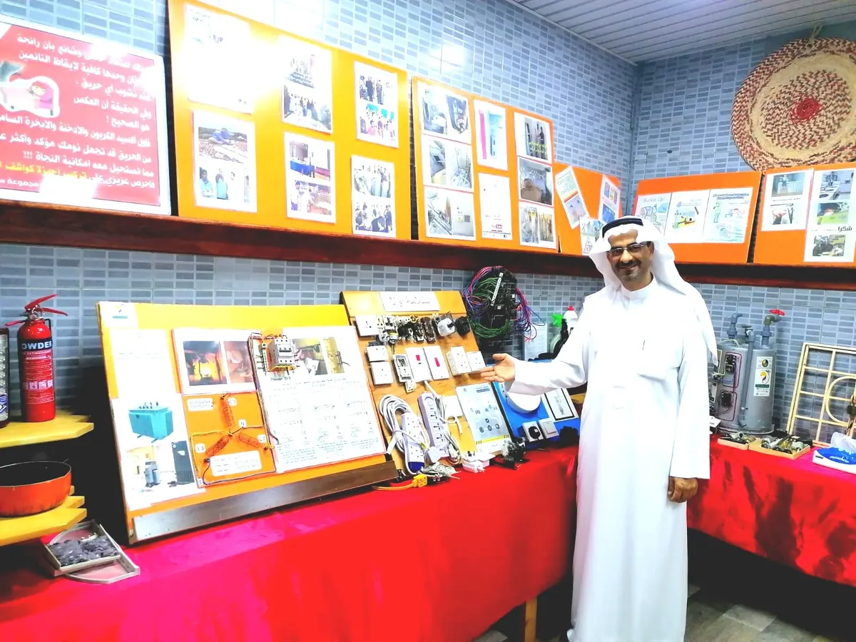من أم الحمام.. المسؤولية المجتمعية تقود علي الطويل لتحويل جزء من مسكنه إلى معرض لـ السلامة المنزلية