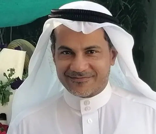 من البحاري.. نظير جهوده المتميزة في برنامج ضعاف السمع.. منسوبو البرنامج بمتوسطة القطيف يكرمون «عثمان آل سويد»