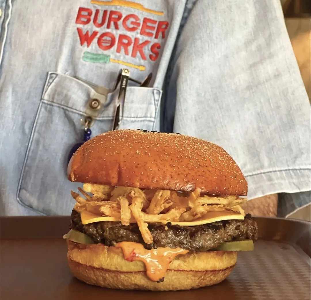 وجبة كاملة بعشر ريالات بمطعم Burger Works بسيهات
