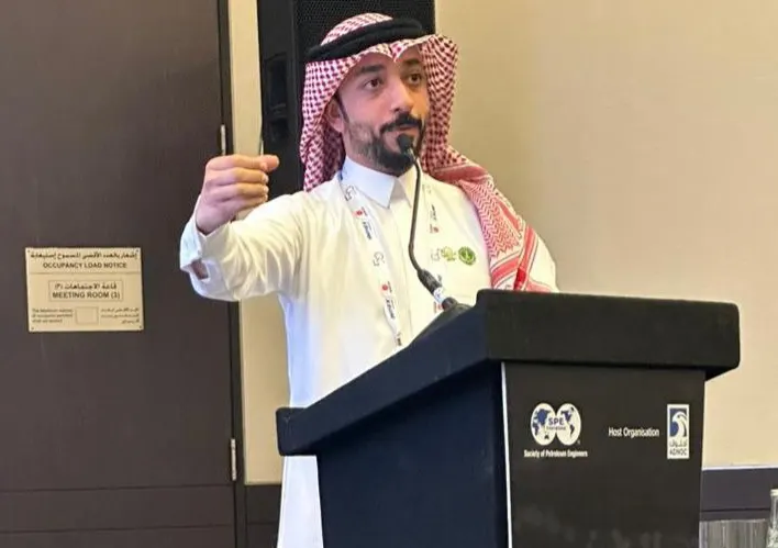 من سيهات.. بعد انشغاله بـ الوقت في دراسة خواص الصخور النفطية.. المحاضر والباحث عيسى عبد الله يربط بين جهازين بـ براءة اختراعه «معادلة عيسى»