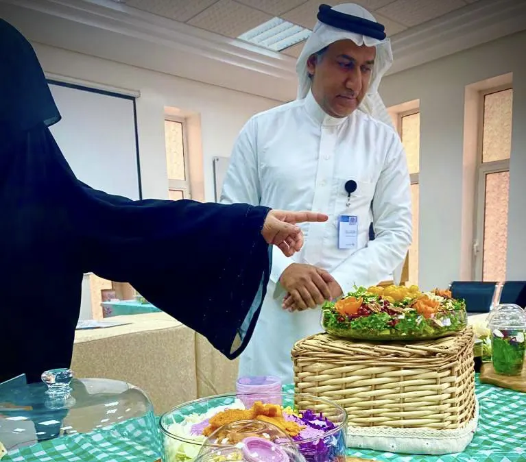في القطيف.. الضمان يدرب مستفيداته على فن إعداد السلطات