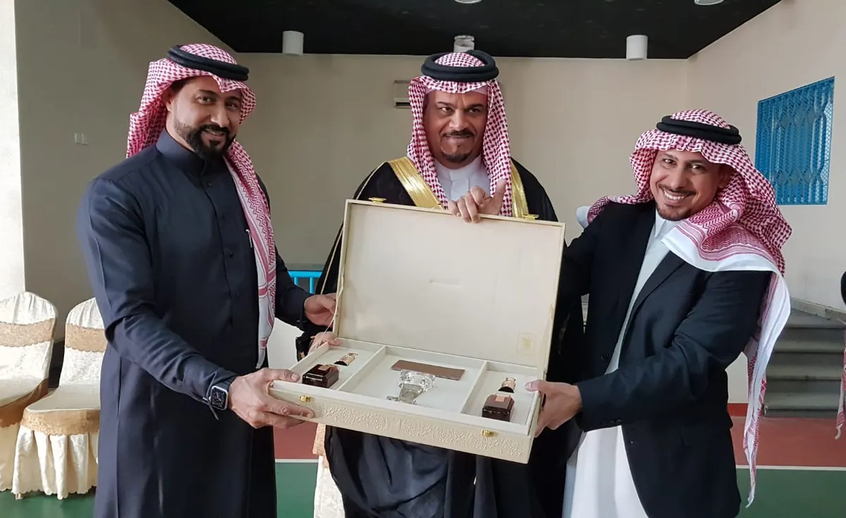 في العوامية.. البخاري تكرّم مديرها ومعلميها المتقاعدين