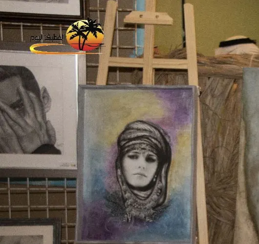 وجوه في «ديرتي جميلة».. من الملاحة.. إيمان آل فردان تقاسم ابنتها فاطمة الفرشاة والألوان