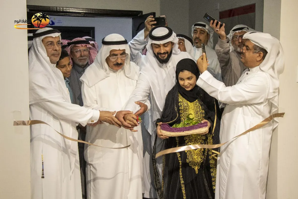 في القطيف.. المصلي يجسد ذاكرته الفنية لجزيرة تاروت في 55 لوحةً.. ويختزلها في «إلهام ومسيرة»