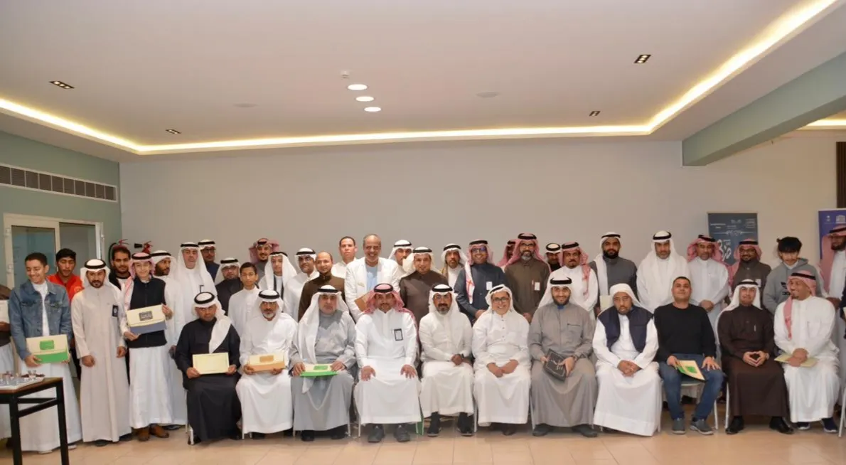 بالصور.. مدير تعليم القطيف يكرم المشاركين والداعمين في فعاليات اليوم العالمي للغة العربية
