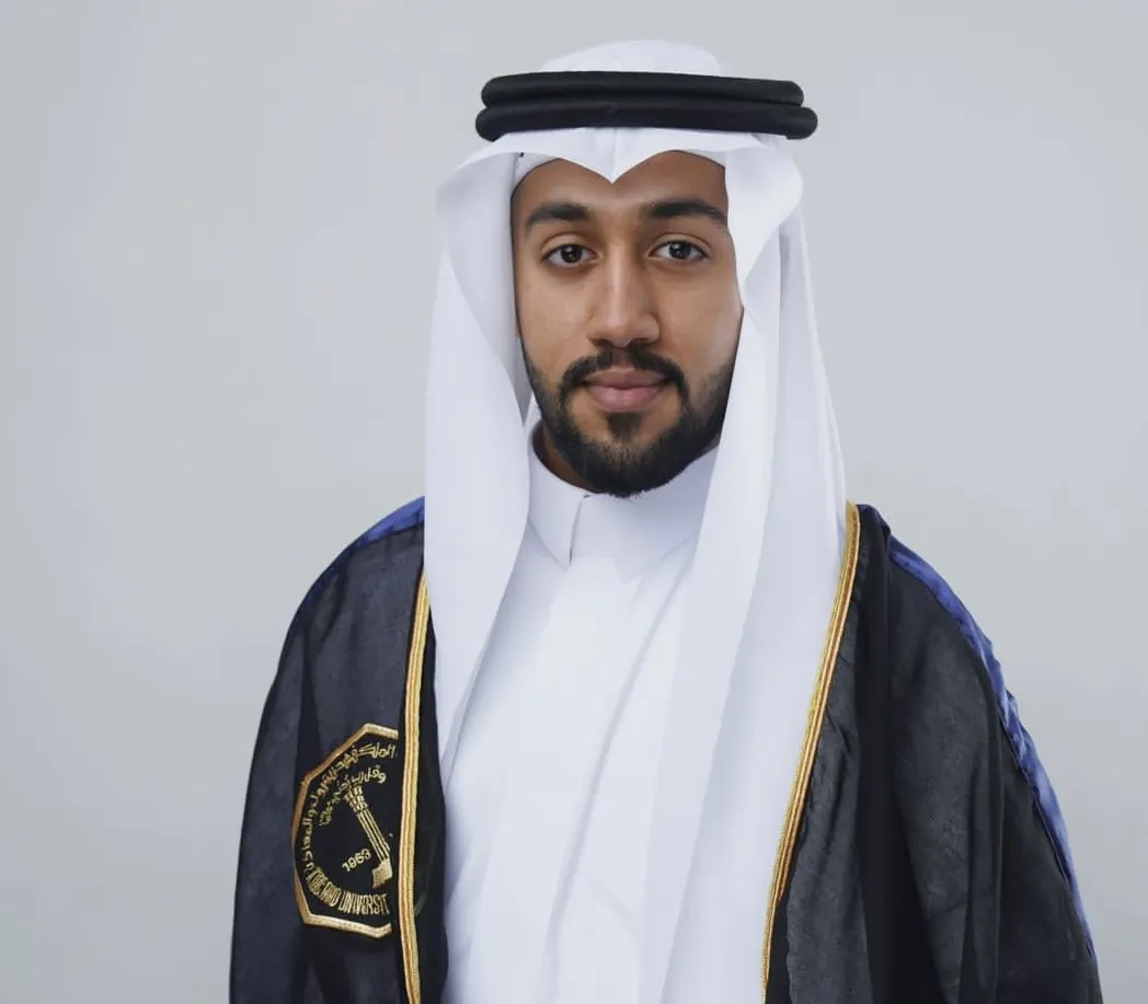 من تاروت.. مع مرتبة الشرف الثانية.. جامعة البترول تمنح «مرتجى آل طلاق» بكالوريوس إدارة نظم المعلومات