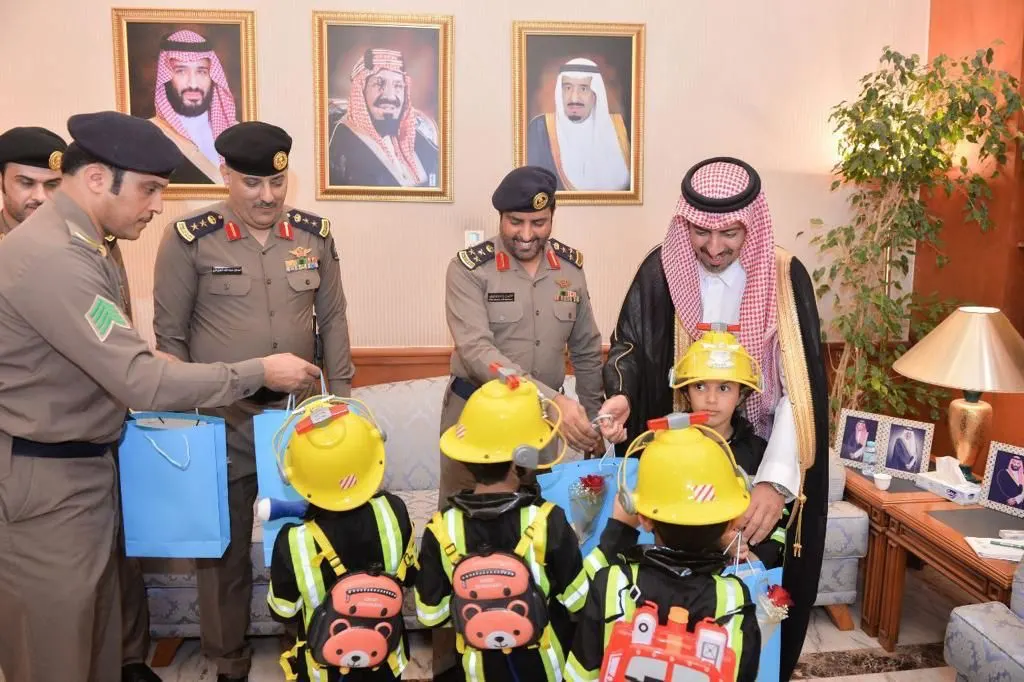الخريف يلتقي مدير الدفاع المدني بمحافظة القطيف ويطّلع على عرض لجهود وفعاليات اليوم العالمي للدفاع المدني