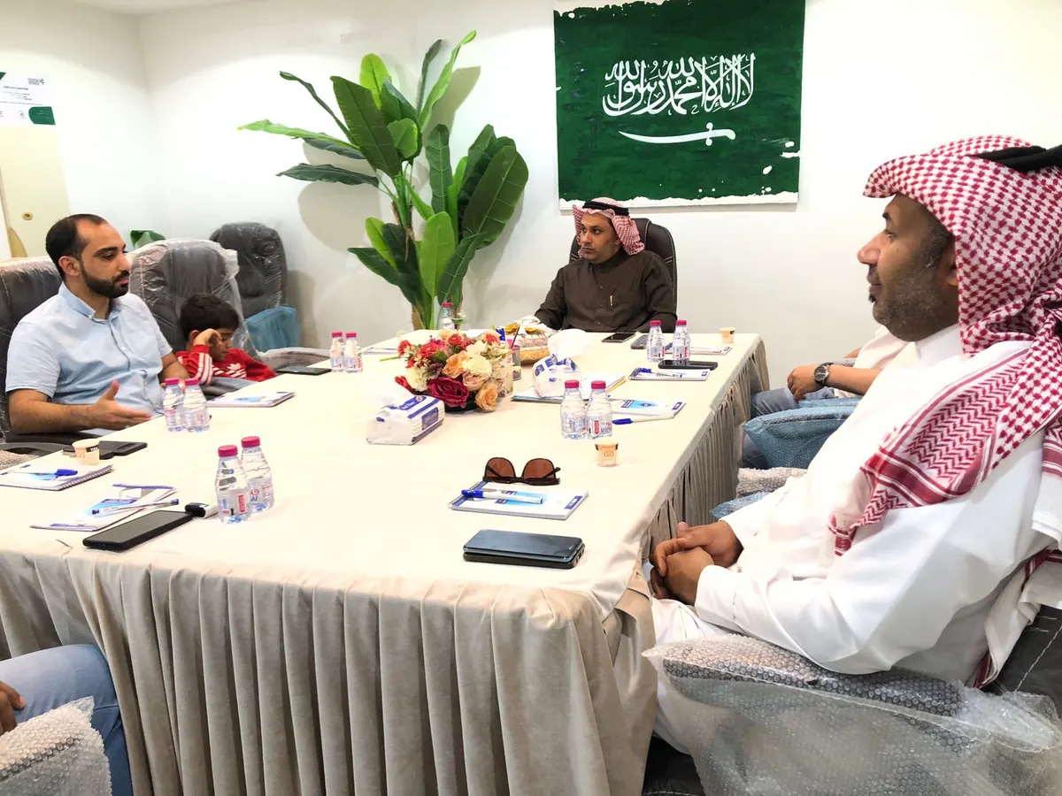بـ اتفاقية شراكة وتوأمة في التدريب والتطوير الرياضي.. تنمية حلة محيش تصافح نادي الدمام السعودي