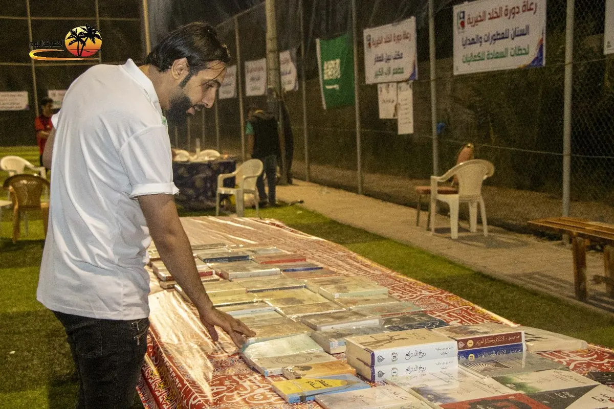 لأول مرة.. في الخويلدية.. قبل أن تُركَل كرة القدم على ملعب رويال.. أيدٍ تتصفح الكتب في دورة «الخلد»