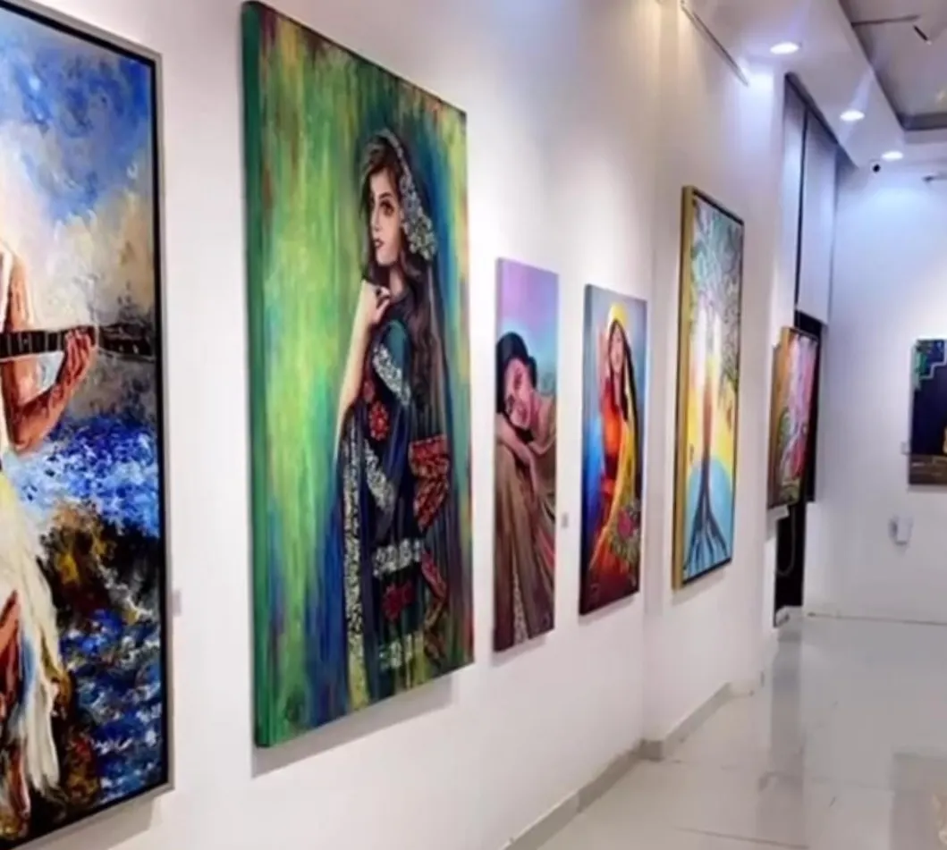 في معرض حواء بـ الرياض.. فنانات القطيف يحتفين بيوم المرأة العالمي عبر لوحاتهن