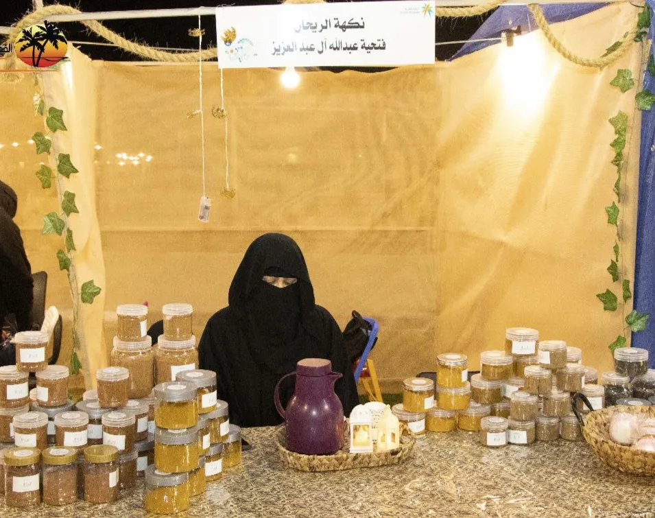 وجوه في «حرفيون 2».. من العوامية.. فتحية آل عبد العزيز حاولت أن تميز طبخاتها ببهاراتها الخاصة وانتهت لـ«نكهة الريحان»