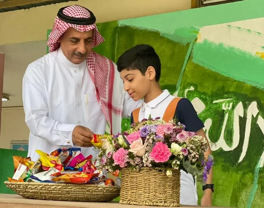 بالصور.. مدارس القطيف تنبض بالحياة و100 ألف طالب وطالبة يرسمون البهجة بعد إجازة عيد الفطر المبارك