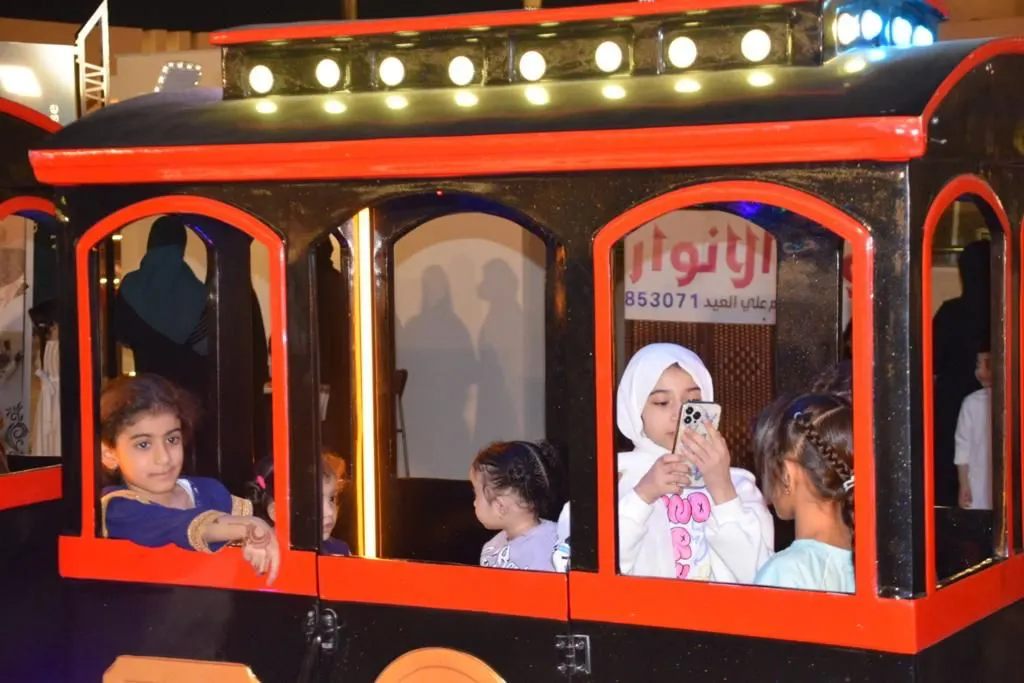 «شعراء» ينثرون القصيد في «قرقيعان الرامس» بوسط العوامية