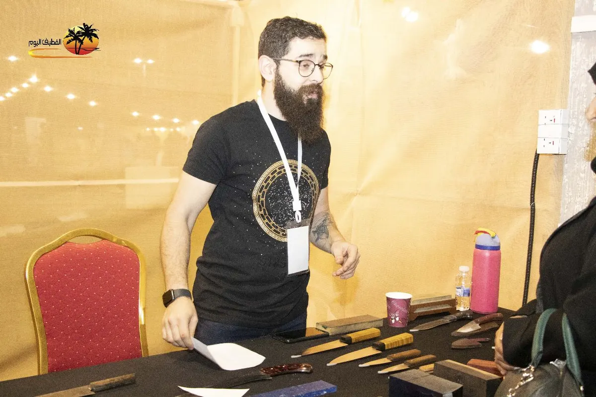 وجوه في «حرفيون 2».. من القطيف.. هاشم العوامي يزاوج بين علم النفس وصناعة السكاكين.. ومنتجاته الحادة سافرت خارج المملكة