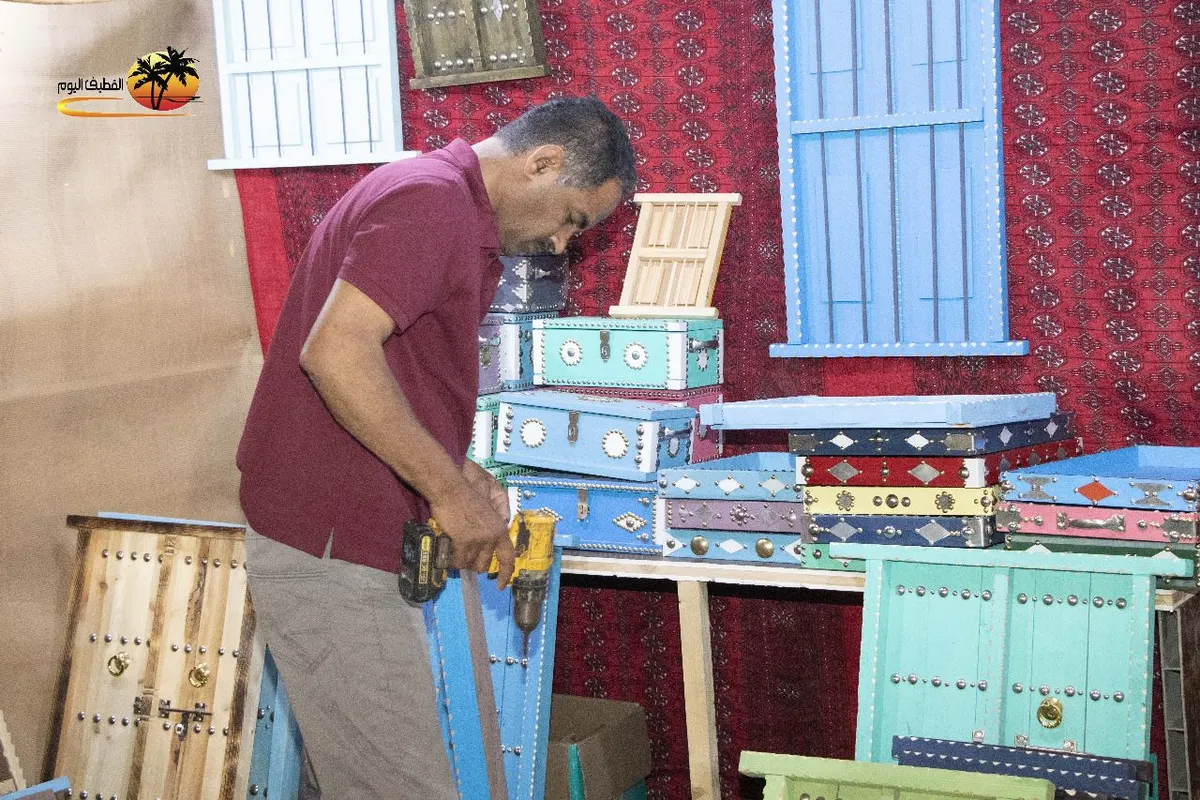 وجوه في «حرفيون 2».. من القديح.. فاضل الجبيلي حرفيّ تراثياته لم تعرف الإضافات التي تغيّر قديمها