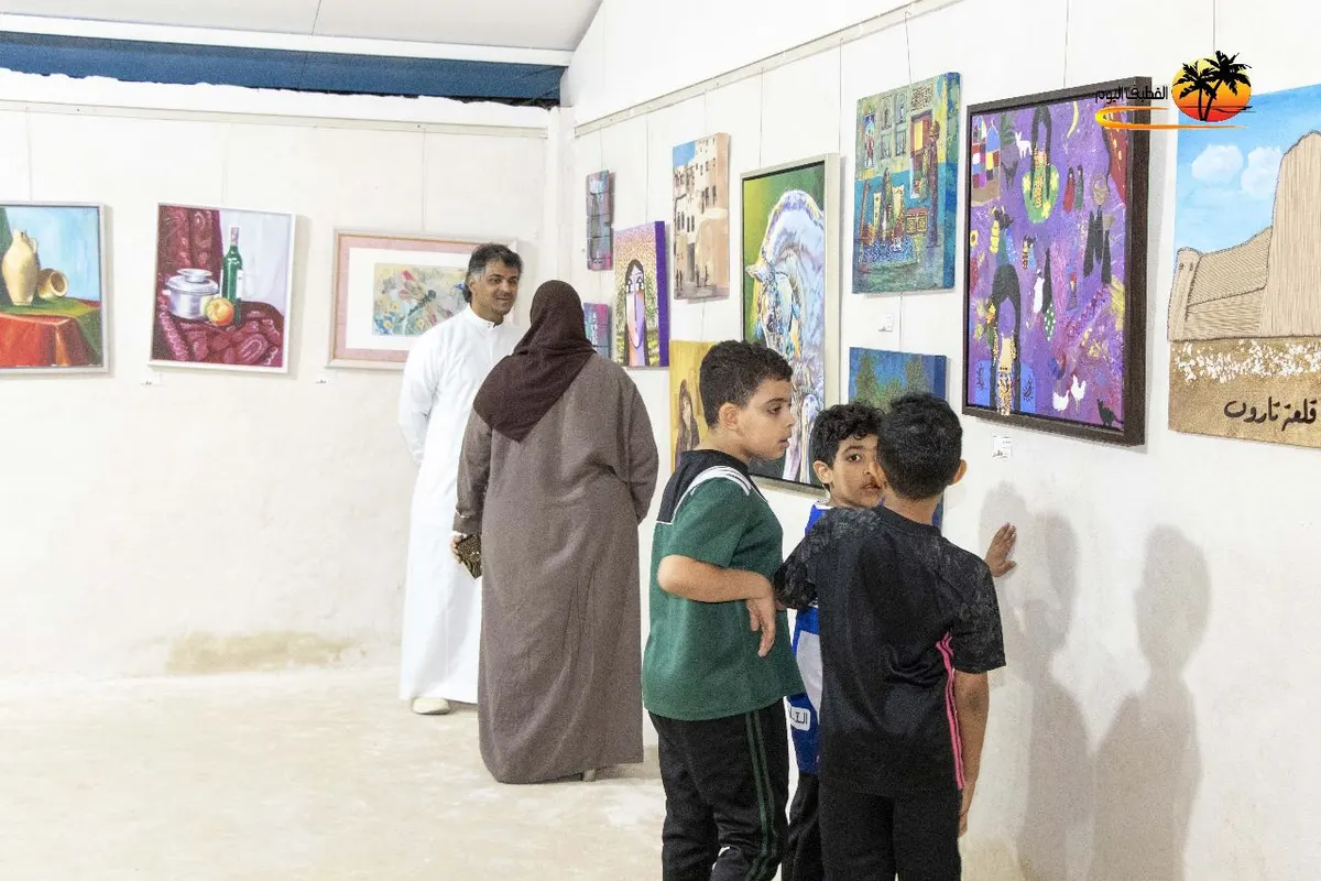 بالصور.. 41 تشكيليًا يستعرضون أعمالهم الفنية في «بستان قصر تاروت»