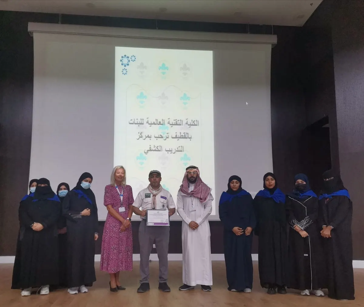 في القطيف.. لينكون تطلع على تجربة رواد الكشافة بالشرقية