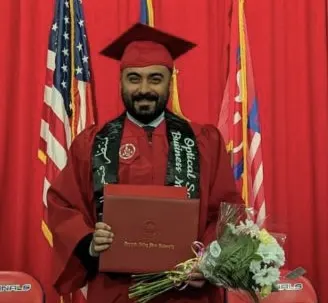 من الخويلدية.. بتقدير ممتاز مع مرتبة الشرف.. جامعة سيقنا فالي تمنح «منتظر العباس» البكالوريوس في البصريات الفيزيائية