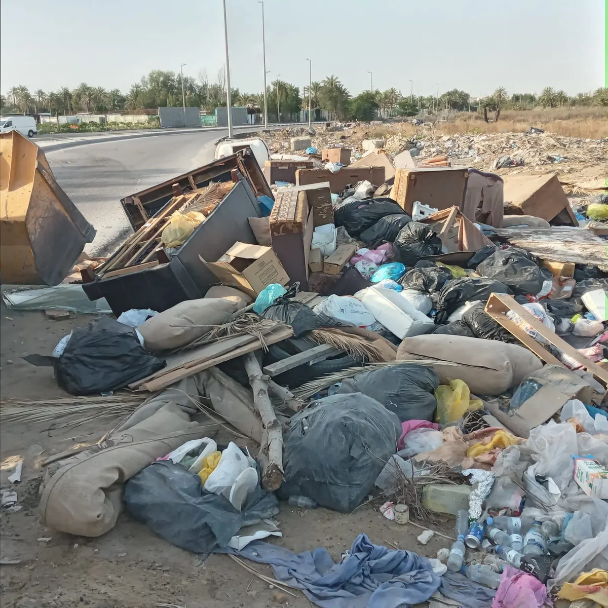 في القديح.. البلدية تمسح الساحات وترفع المخلفات الزراعية مجهولة المصدر.. تقرير مصور