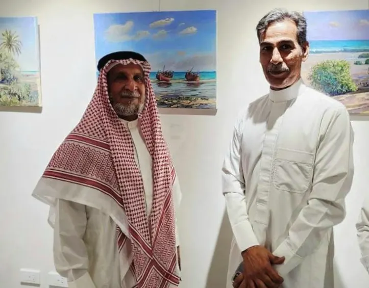 من الربيعية.. الفنان عبدالكريم الرامس ينقل زوّار «روازن» إلى شاطئ رملة تاروت ومطار دارين وسفنها