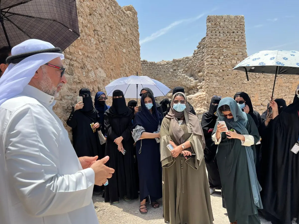 القطيف وجهة سياحية لـ طالبات جامعة الإمام عبد الرحمن.. تلمّسن حضارتها العتيقة وتعرّفن على تاريخها