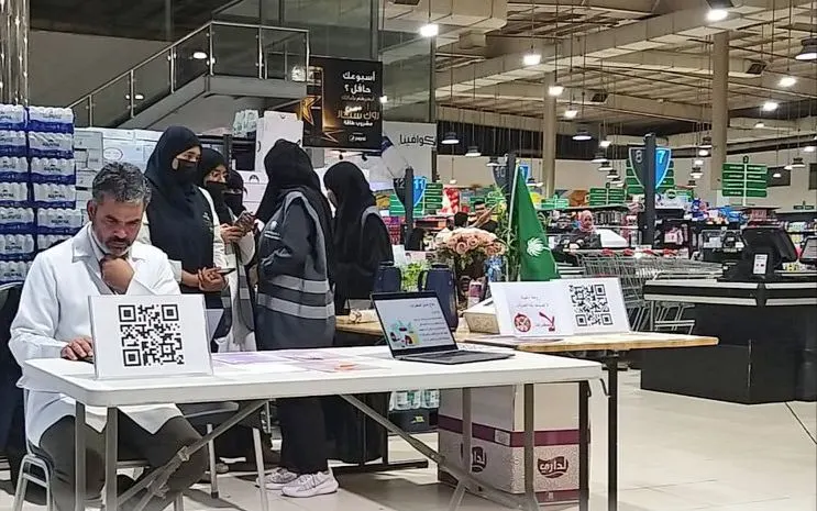 بدأت في استهداف الصالات النسائية في سيهات والمجمعات الغذائية في القطيف.. حرب على المخدرات تشنها «صحية القطيف»