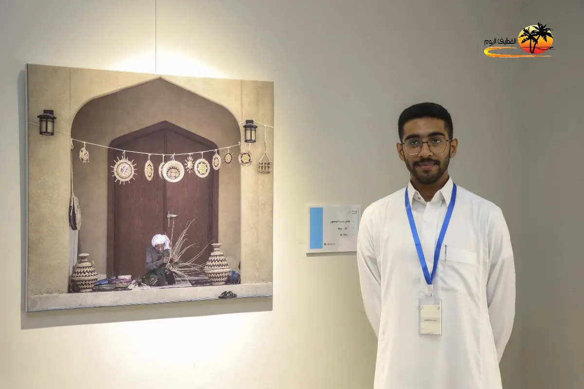 العصفور ينقل إيقاع الحرف اليدوية من التوبي إلى «بذرة فن».. لوحة فوتغرافية لصانع السلال مهدي العسيف