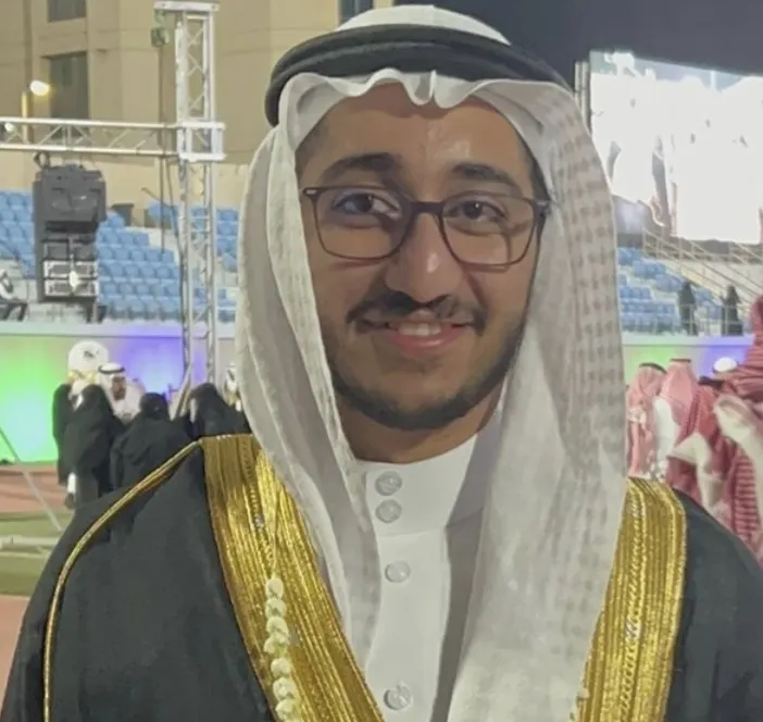 من القطيف.. جامعة الإمام عبدالرحمن بن فيصل تمنح «مهدي اخوان» البكالوريوس في البرمجة