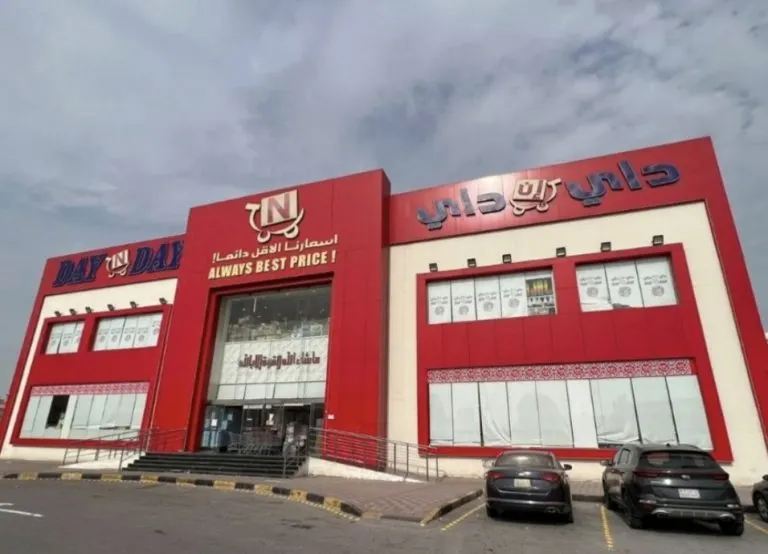 عروض جنون الأسعار في «داي إن داي» بالدمام