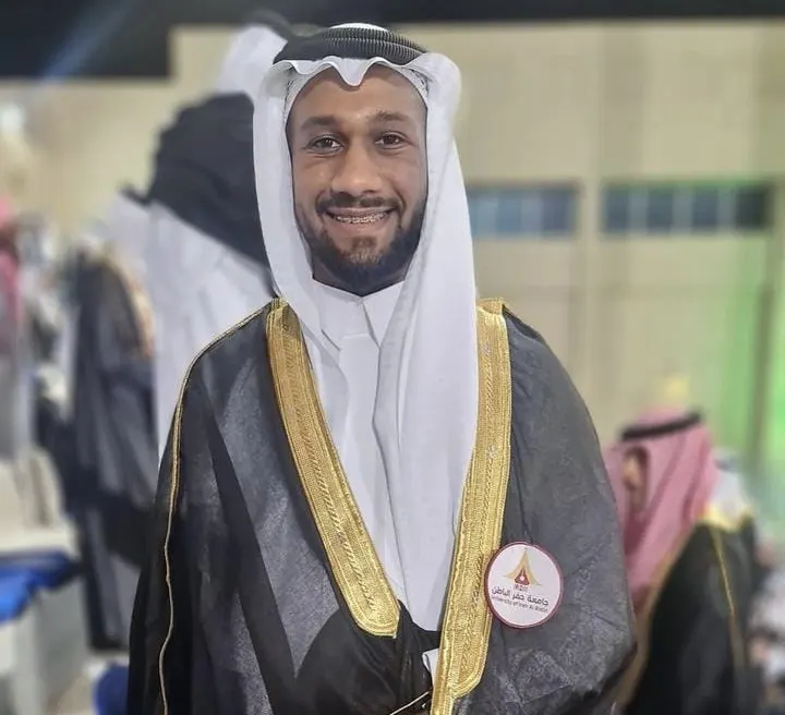 من القديح.. جامعة حفر الباطن تمنح «سجاد آل سلام» البكالوريوس في اللغة الإنجليزية والترجمة