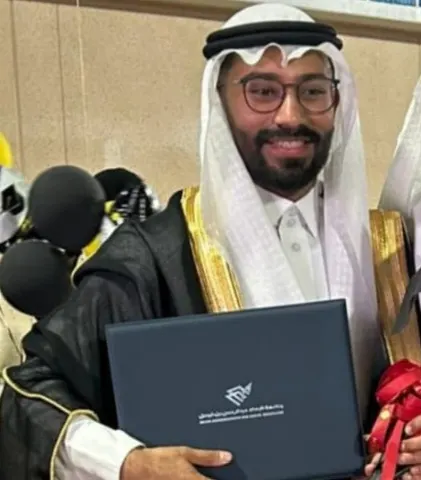 من القطيف.. جامعة الإمام عبدالرحمن بن فيصل تمنح «محمد العبد الرزاق» البكالوريوس في التمريض