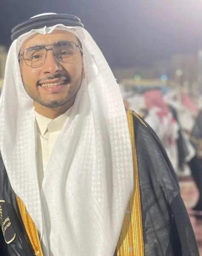 من أم الحمام.. جامعة الإمام عبد الرحمن بن فيصل تمنح «حسن اليوسف» البكالوريوس في التمريض
