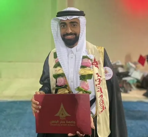من القطيف.. جامعة حفر الباطن تمنح «حسن الخاطر» البكالوريوس في إدارة الأعمال